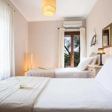 Agia Marina Sleeps 4 With Pool Air Con And Wifi فيلة Lefkáda