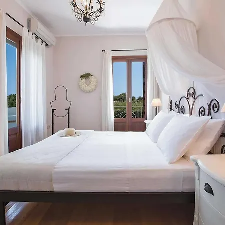 Agia Marina Sleeps 4 With Pool Air Con And Wifi