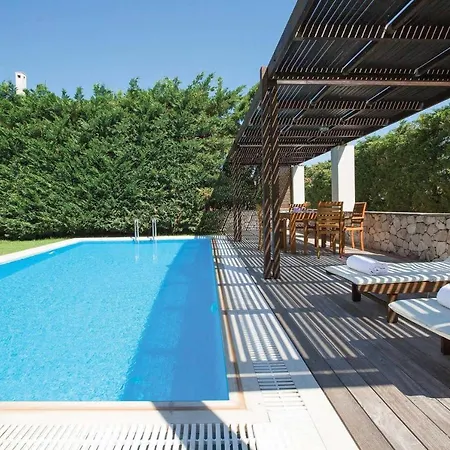 Agia Marina Sleeps 4 With Pool Air Con And Wifi